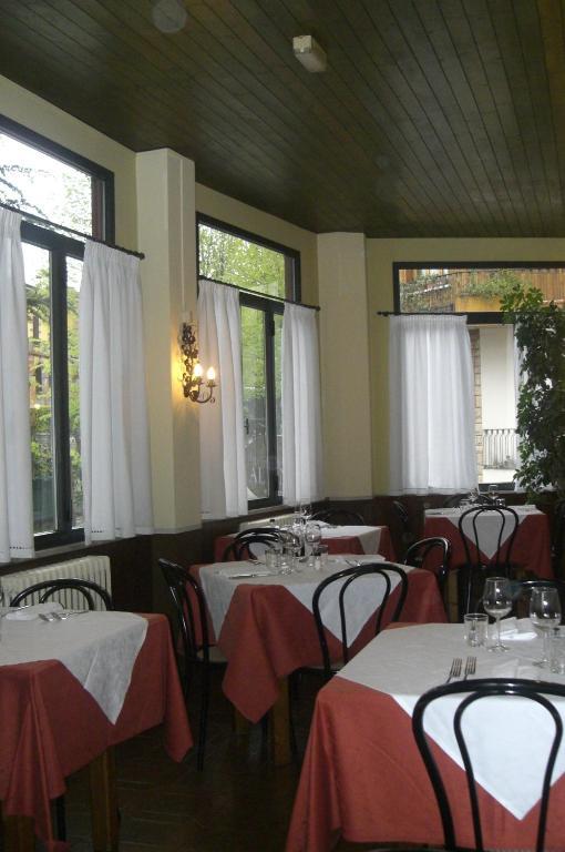 Hotel Alpino Barga Extérieur photo